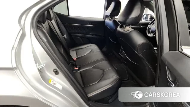 Toyota Camry (XV70) 2019 Серебристо-серый из Кореи, фото 3