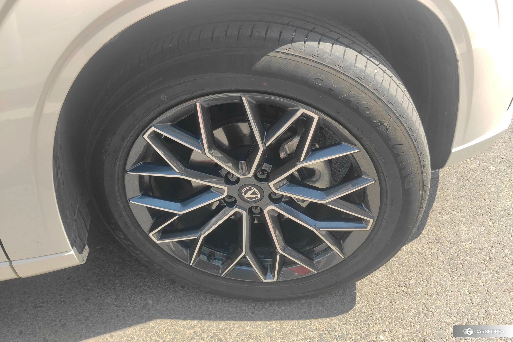Chang'an UNI-Z PHEV 2024 Белый из Китая, фото 3