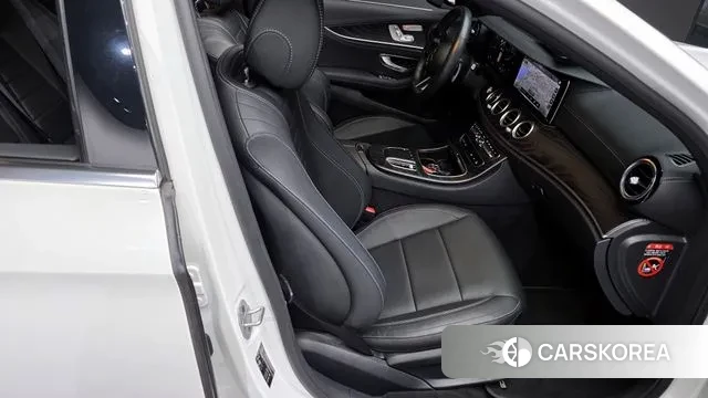 Mercedes-Benz E-Class W213 2021 Белый из Кореи, фото 3