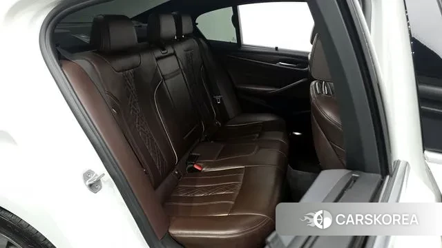 BMW 5 Series (G30) 2018 Белый из Кореи, фото 3