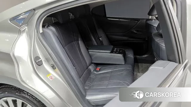 Lexus ES300h 7th generation 2018 Песочный из Кореи, фото 3