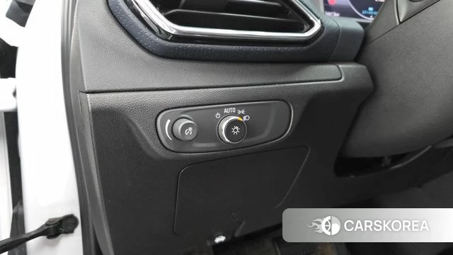 Chevrolet (GM Daewoo) Bolt EUV 2022 Белый из Кореи, фото 3