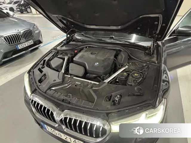 BMW 5 Series (G30) 2022 Серый из Кореи, фото 3