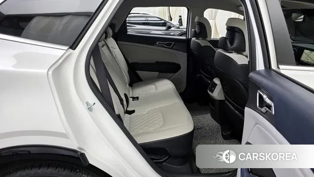 Kia Sportage 5th Generation Hybrid 2024 Белый из Кореи, фото 3