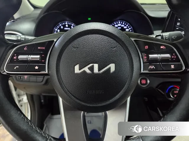Kia The New K3 2nd generation 2022 Белый из Кореи, фото 3