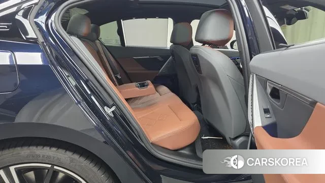 BMW 5 Series (G60) 2025 Черный из Кореи, фото 3