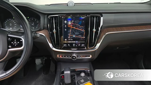Volvo V60 Cross-Country 2nd Generation 2021 Белый из Кореи, фото 3
