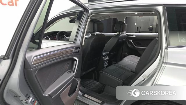 Volkswagen Tiguan Allspace 2022 Серебряный из Кореи, фото 3