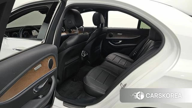 Mercedes-Benz E-Class W213 2022 Белый из Кореи, фото 3