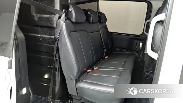 Hyundai Staria 2023 Белый из Кореи, фото 3