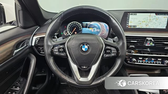BMW 5 Series (G30) 2018 Белый из Кореи, фото 3