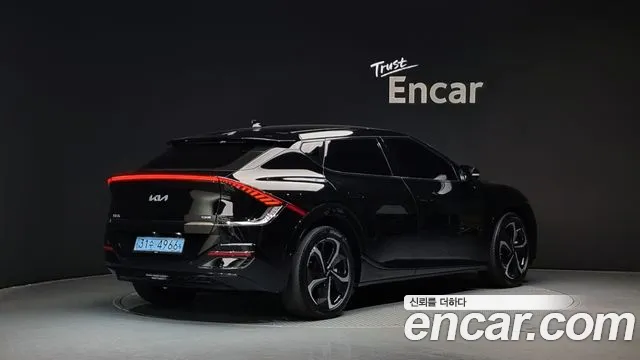 Kia EV6 2022 Черный из Кореи, фото 3