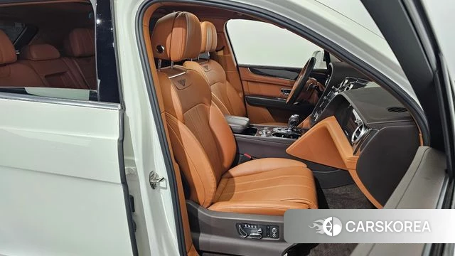 Bentley Bentayga 2019 Белый из Кореи, фото 3