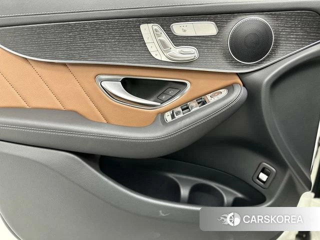 Mercedes-Benz GLC Coupe 2023 Белый из Китая, фото 3