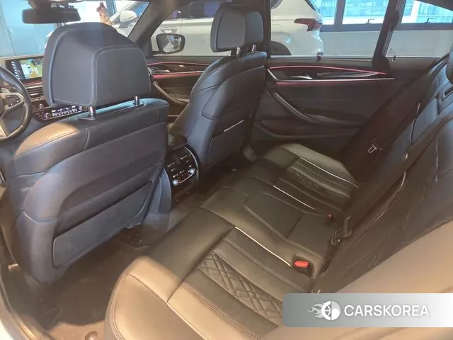 BMW 5 Series (G30) 2018 Белый из Кореи, фото 3