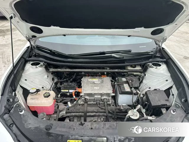 Toyota bZ3 2023 Белый из Китая, фото 3