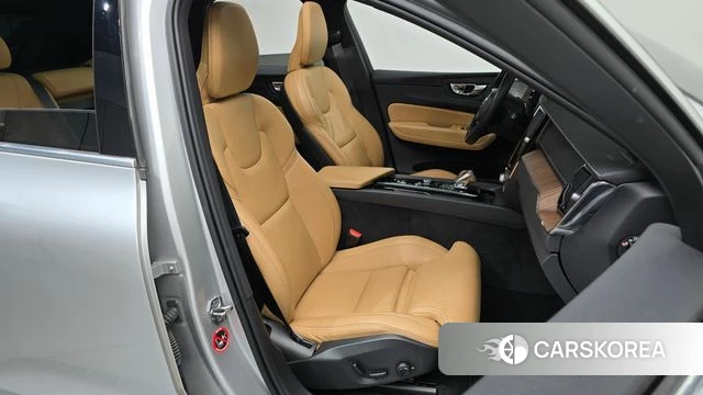 Volvo XC60 second Generation 2021 Серебряный из Кореи, фото 3