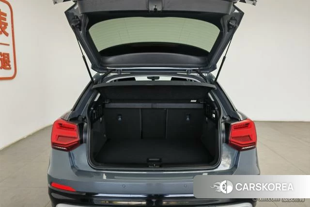 Audi Q2L 2021 Темно-серый из Китая, фото 3