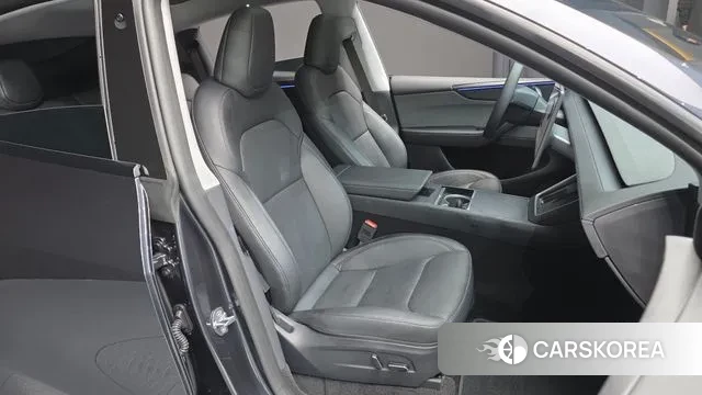 Tesla Model Y 2025 Серый из Кореи, фото 3