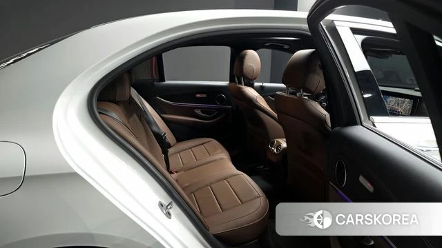Mercedes-Benz E-Class W213 2023 Белый из Кореи, фото 3