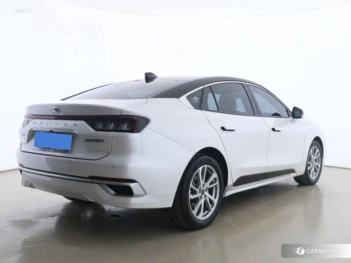 Ford Mondeo 2022 Белый из Китая, фото 3