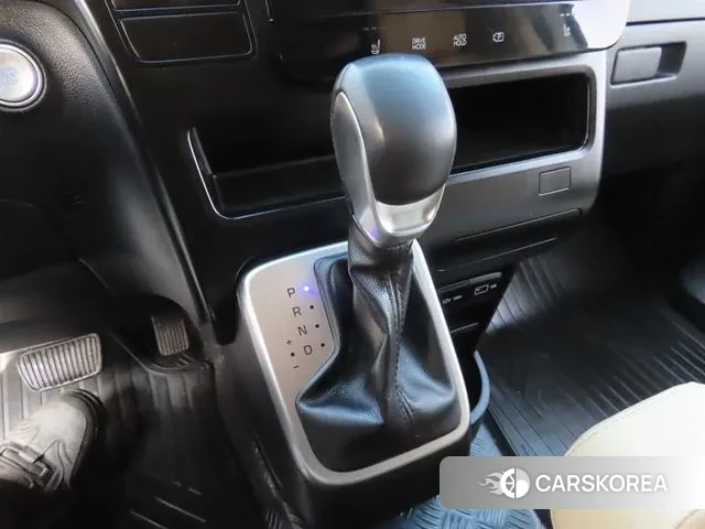 Hyundai Staria 2023 Белый из Кореи, фото 3