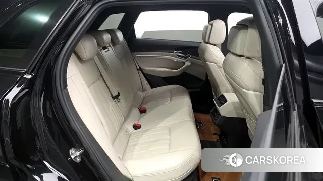 Audi e-Tron 2021 Черный из Кореи, фото 3