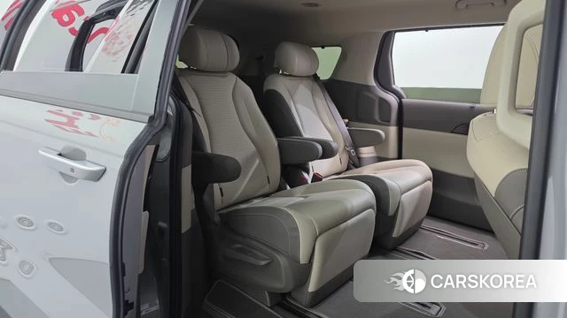 Kia The New Carnival 4th Generation 2025 Серебристо-серый из Кореи, фото 3