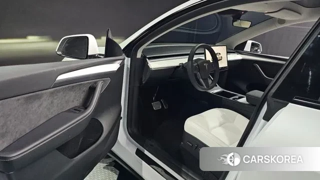 Tesla Model Y 2024 Белый из Кореи, фото 3