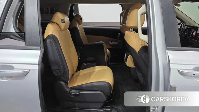 Kia Carnival 4th generation 2022 Серебряный из Кореи, фото 3