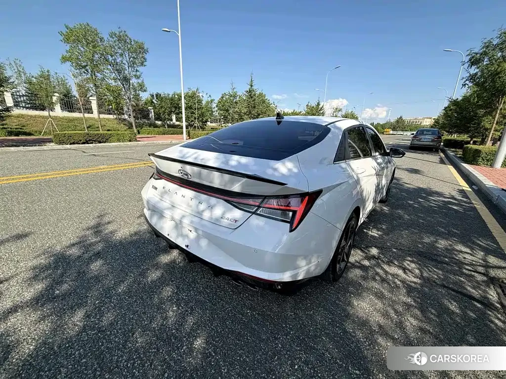 Hyundai Elantra 2023 Белый из Китая, фото 3