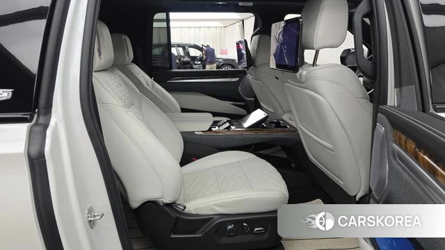 Cadillac Escalade 5th Generation 2025 Белый из Кореи, фото 3