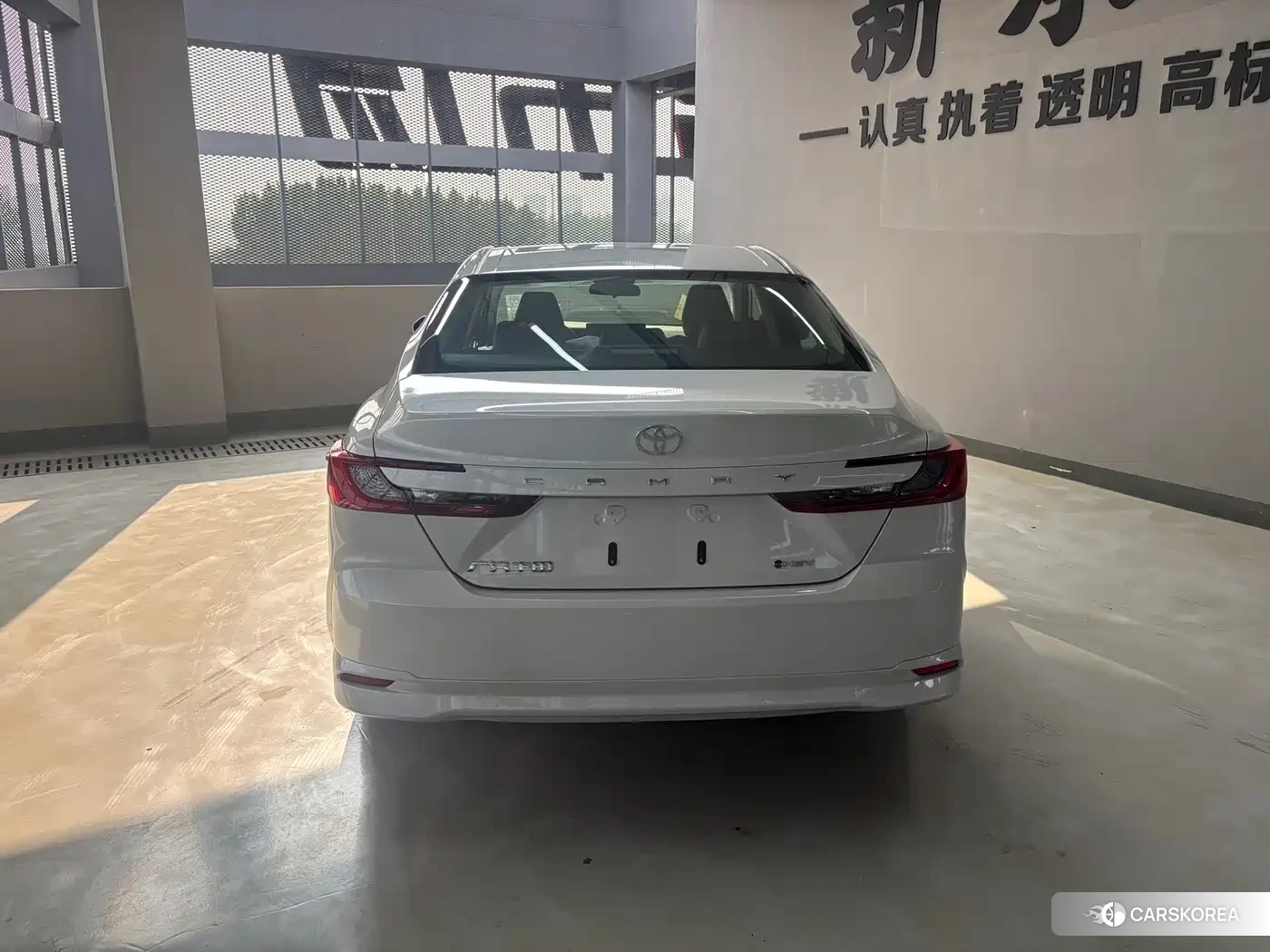 Toyota Camry 2026 Белый из Китая, фото 3