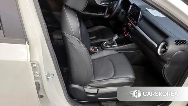 Kia The New K3 2nd generation 2021 Белый из Кореи, фото 3