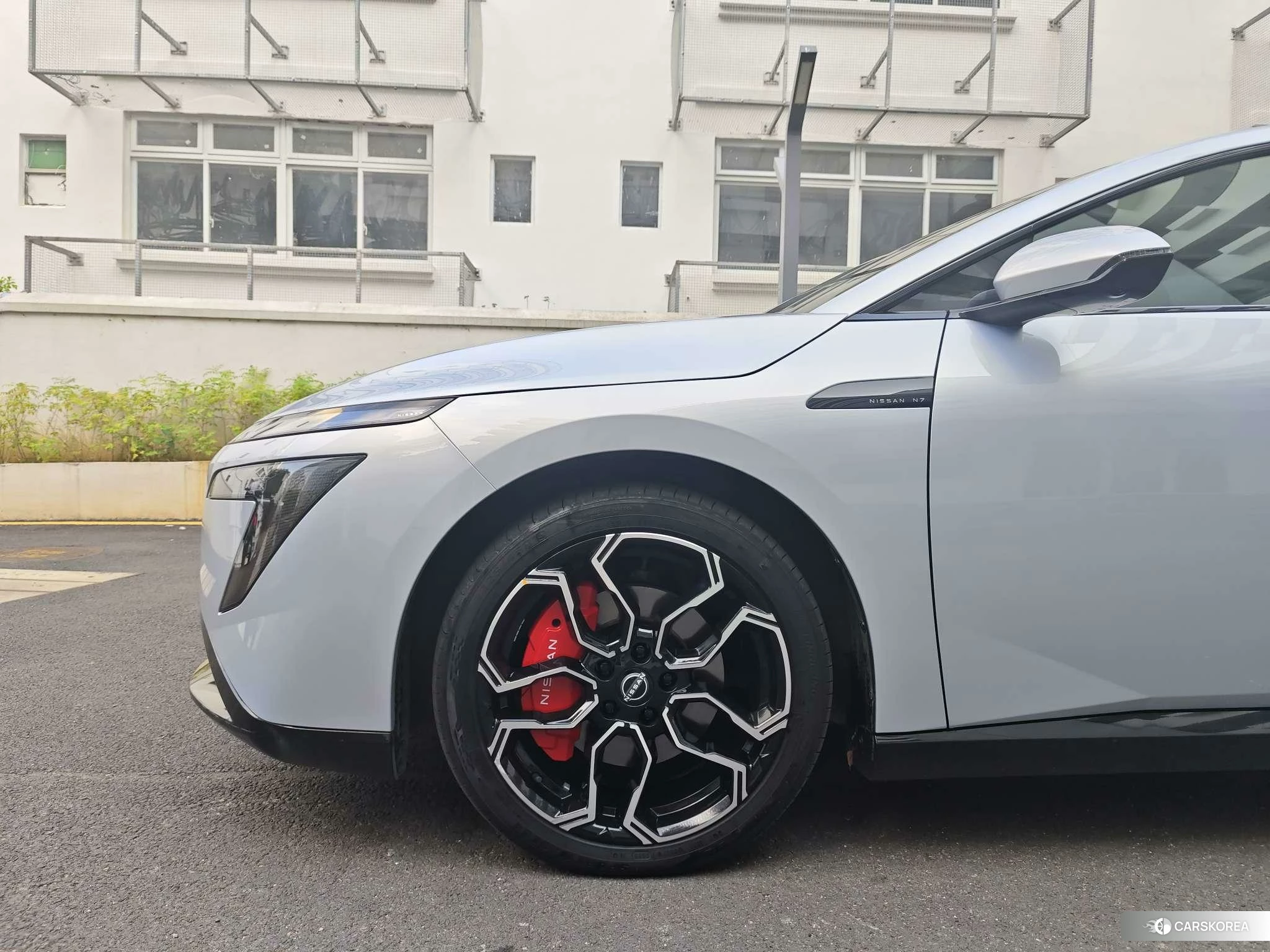Nissan N7 2025 Серебристо-серый из Китая, фото 3