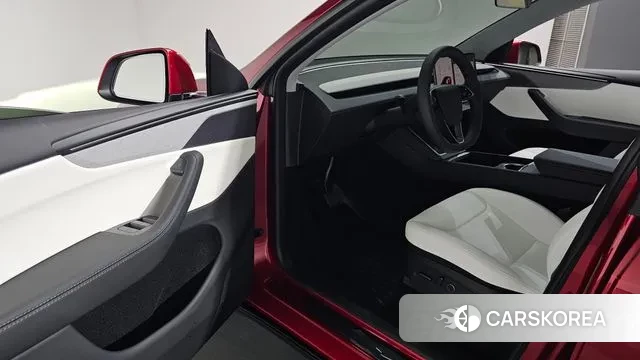 Tesla Model Y 2025 Красный из Кореи, фото 3