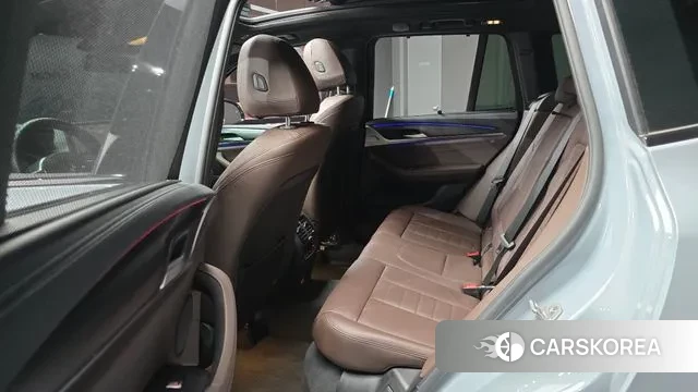 BMW X3 (G01) 2024 Светло-серебряный цвет из Кореи, фото 3