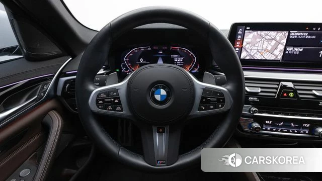 BMW 5 Series (G30) 2023 Белый из Кореи, фото 3