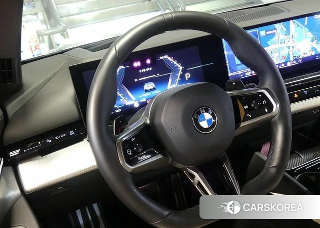 BMW 5 Series (G60) 2024 Серебристо-серый из Кореи, фото 3