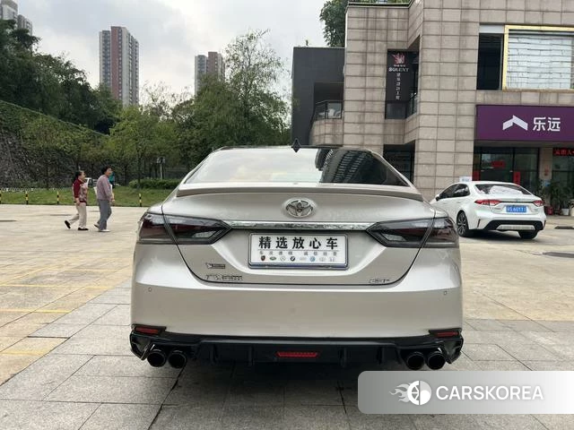 Toyota Camry 2021 Серебристо-серый из Китая, фото 3