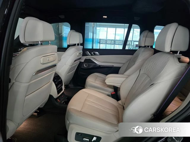 BMW X7 (G07) 2025 Черный из Кореи, фото 3