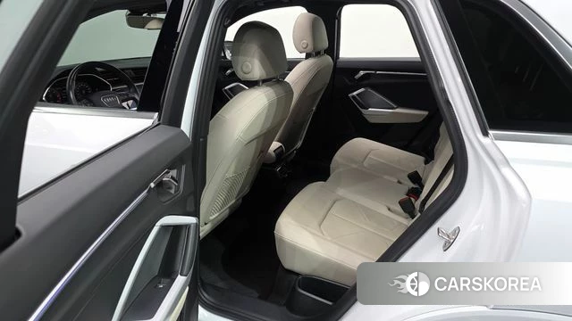 Audi Q3 (F3) 2023 Белый из Кореи, фото 3