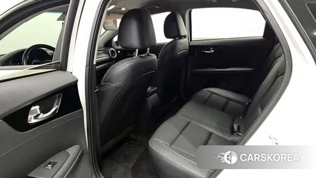 Kia The New K3 2nd generation 2023 Белый из Кореи, фото 3