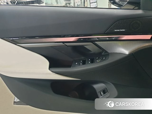 BMW 5 Series (G60) 2025 Цвет тростника из Кореи, фото 3