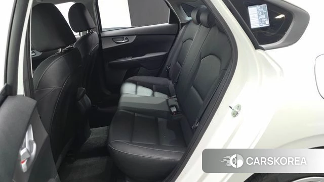 Kia The New K3 2nd generation 2022 Белый из Кореи, фото 3