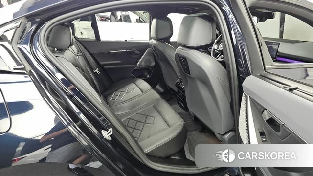 BMW 5 Series (G60) 2025 Черный из Кореи, фото 3