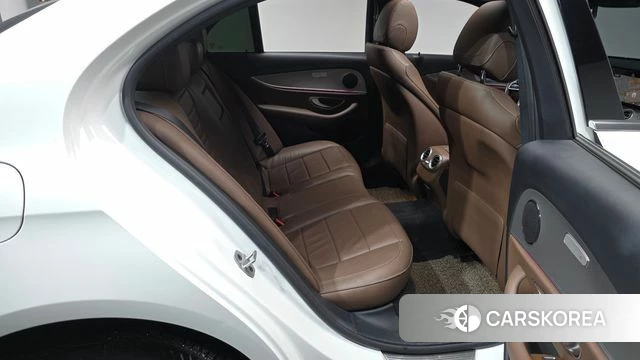 Mercedes-Benz E-Class W213 2018 Белый из Кореи, фото 3