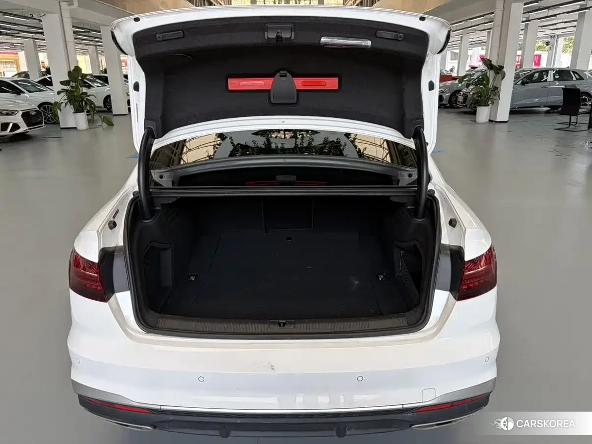 Audi A4L 2023 Белый из Китая, фото 3