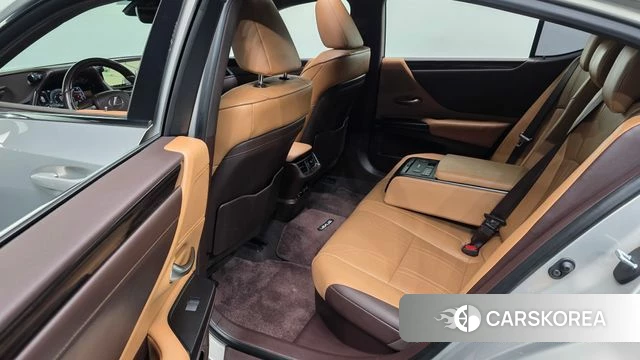 Lexus ES300h 7th generation 2019 Песочный из Кореи, фото 3