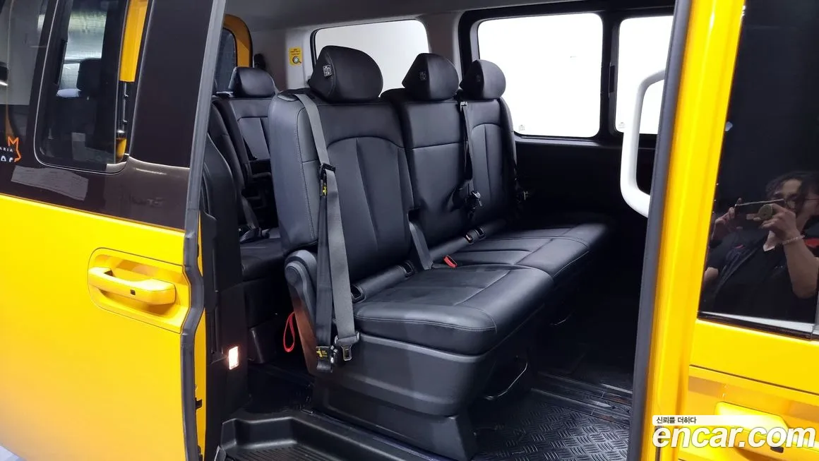 Hyundai Staria 2023 из Кореи, фото 3